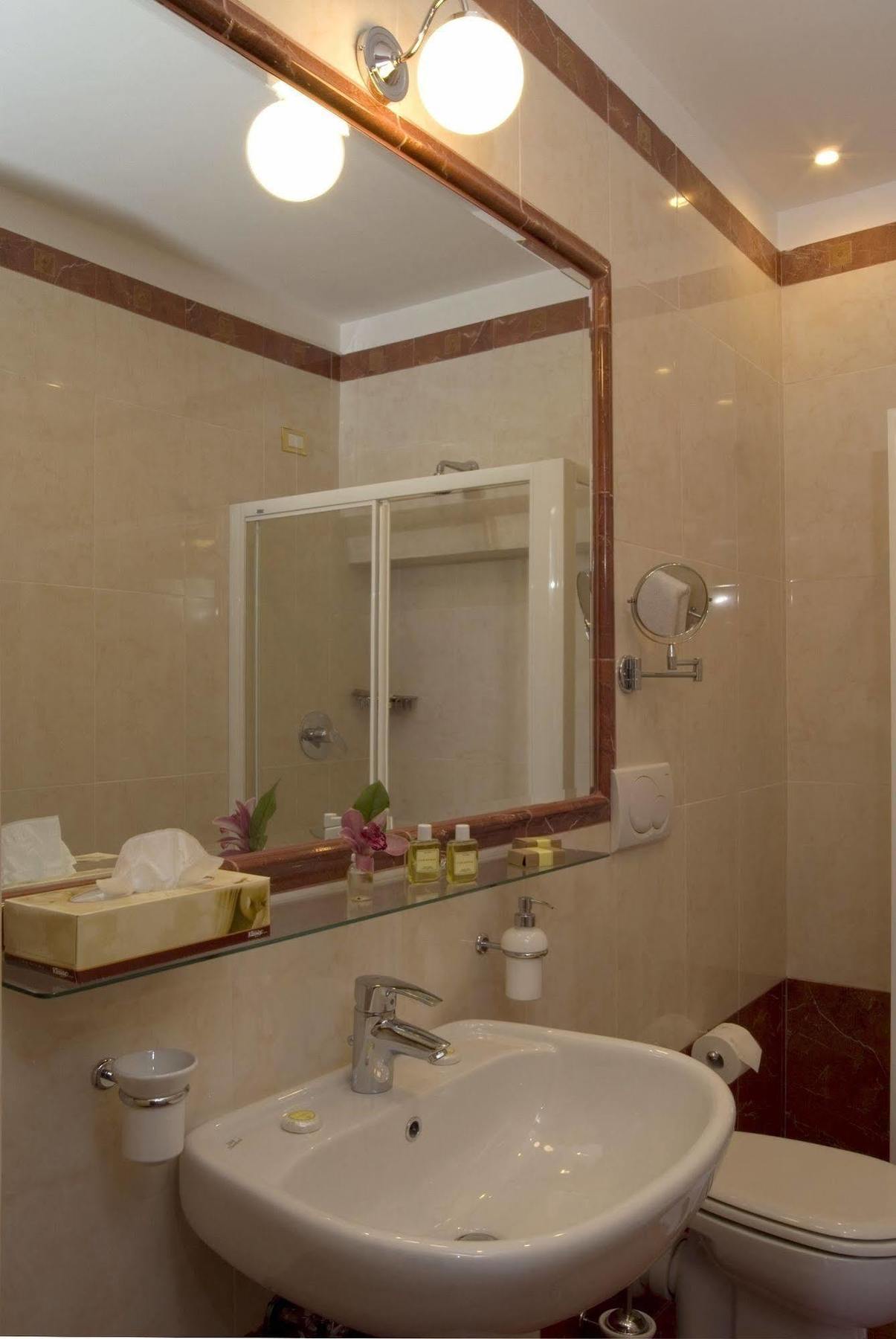 Residenza Gens Julia 2* Roma